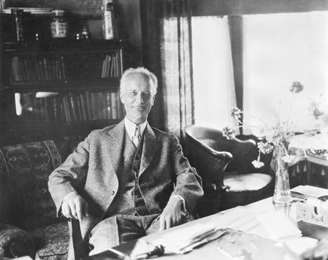 GdeP at his desk